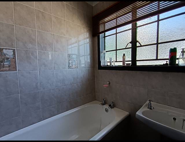 3 BEDROOM FREEHOLD FOR SALE IN RYDALVALE